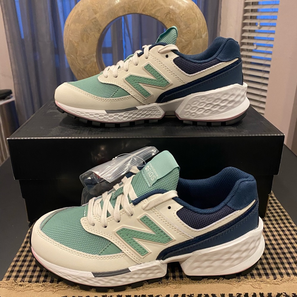 BNIB Jade FIGS New Balance 574s!!